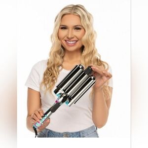 Barely used 1.25 chi triple barrel deep waver
